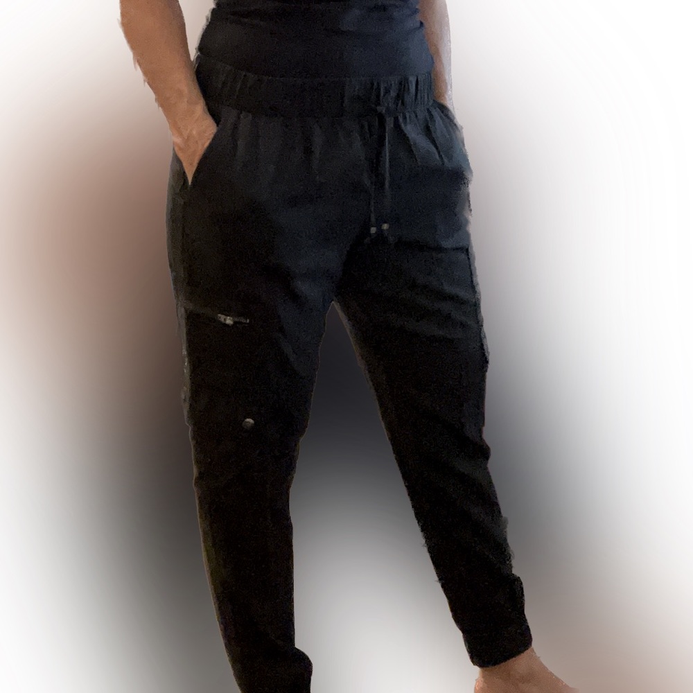 Banana rayon blend elastic waist cargo style cropped elastic ankle length sz S